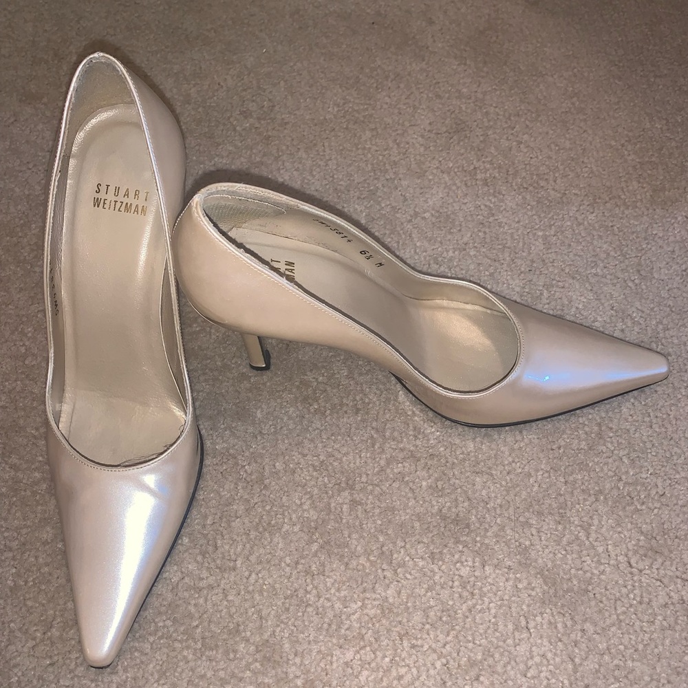 Stuart Weitzman gold closed - toe small heels